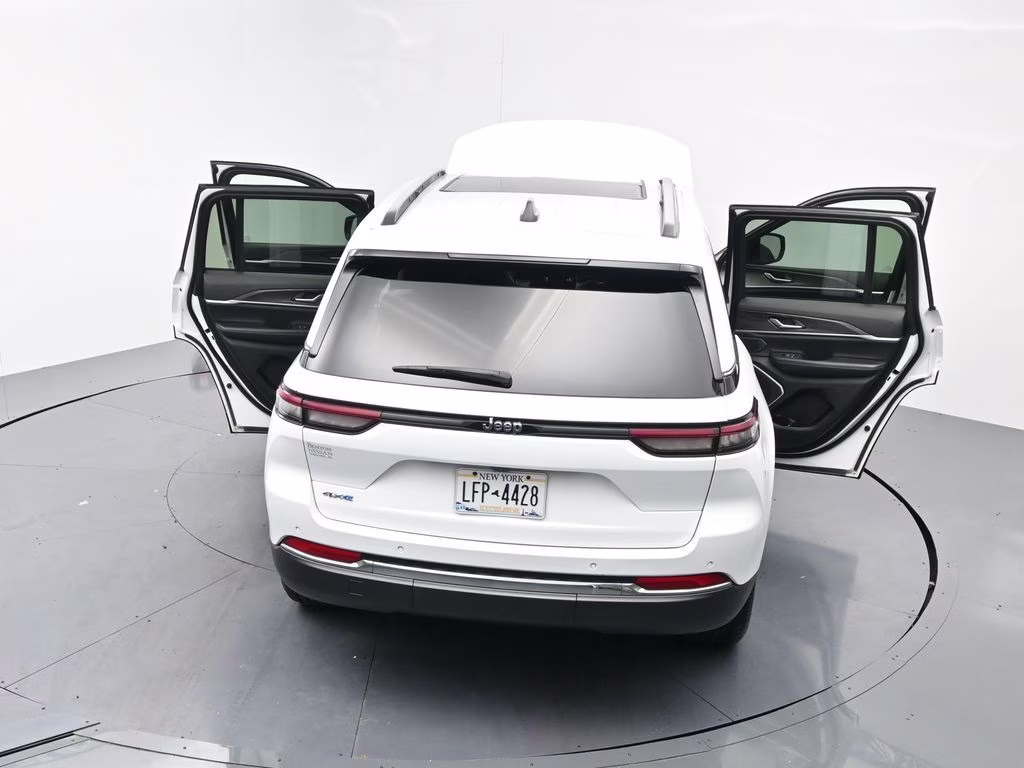 2024 Bright White Clearcoat Jeep Grand Cherokee 4xe 4X4 SUV