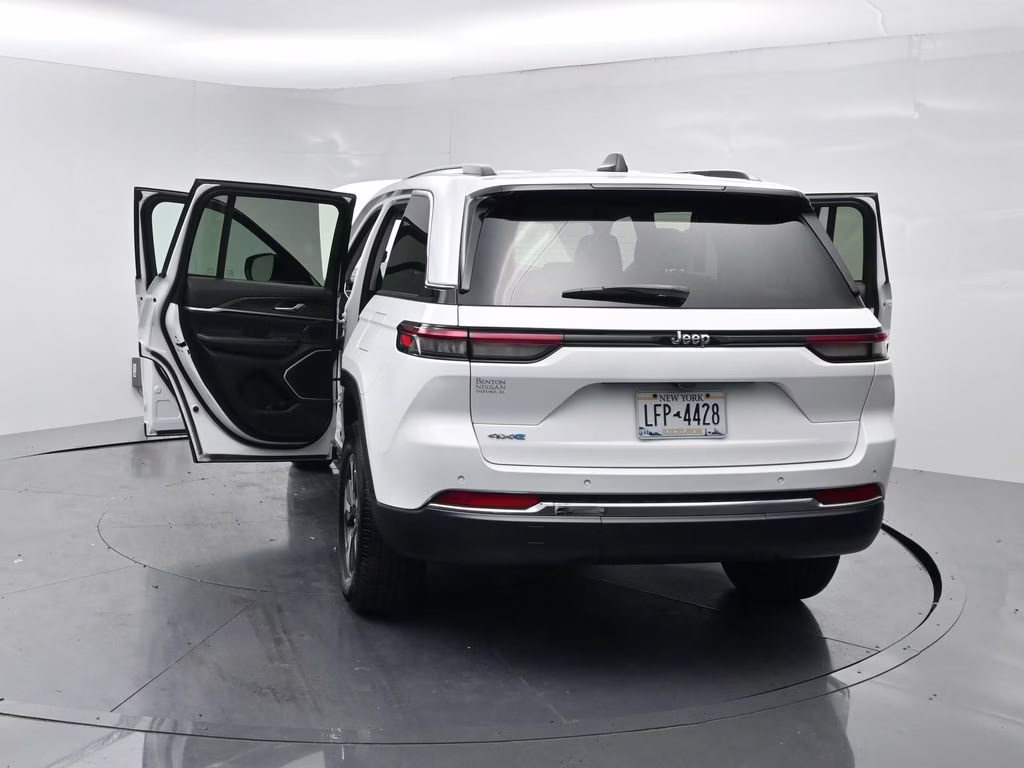 2024 Bright White Clearcoat Jeep Grand Cherokee 4xe 4X4 SUV