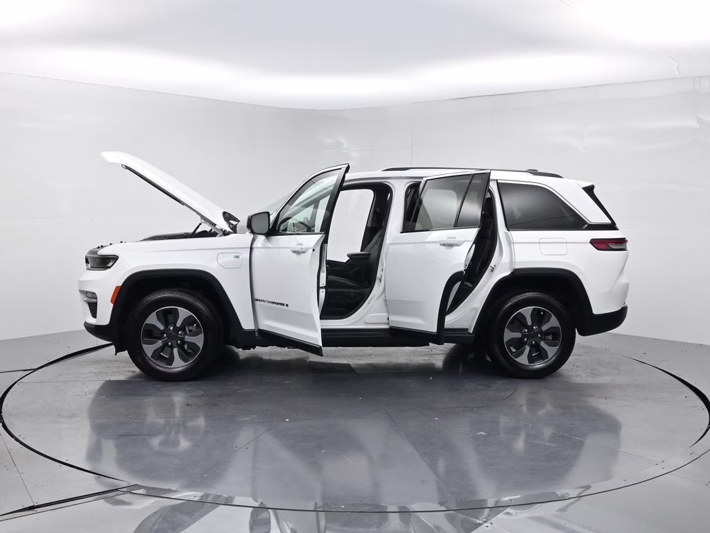 2024 Bright White Clearcoat Jeep Grand Cherokee 4xe 4X4 SUV