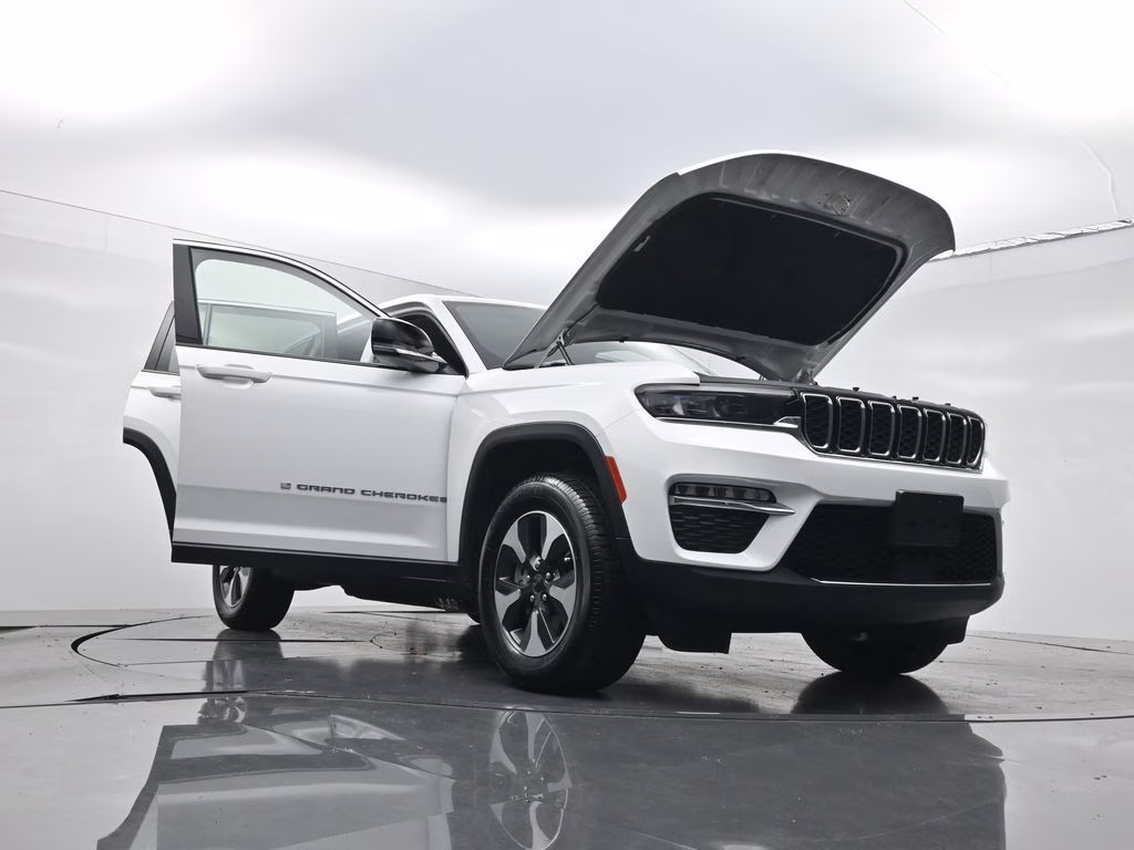 2024 Bright White Clearcoat Jeep Grand Cherokee 4xe 4X4 SUV