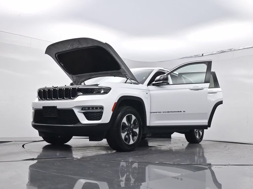 2024 Bright White Clearcoat Jeep Grand Cherokee 4xe 4X4 SUV