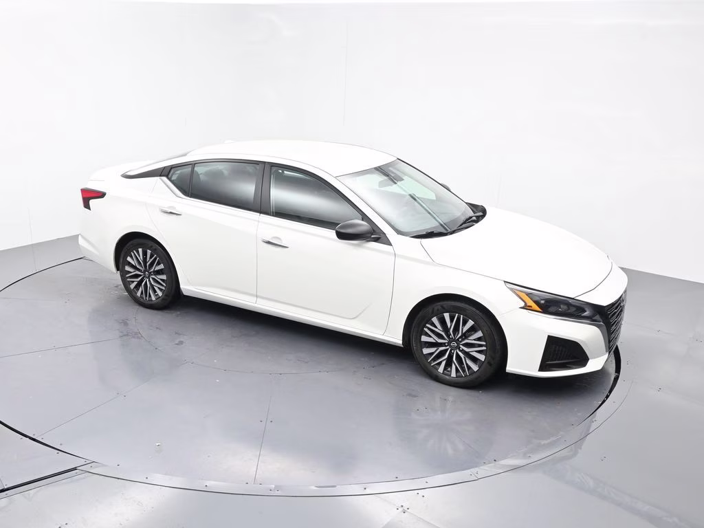 2025 Glacier White Nissan Altima 2.5 SV FWD Sedan