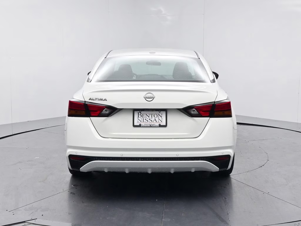 2025 Glacier White Nissan Altima 2.5 SV FWD Sedan