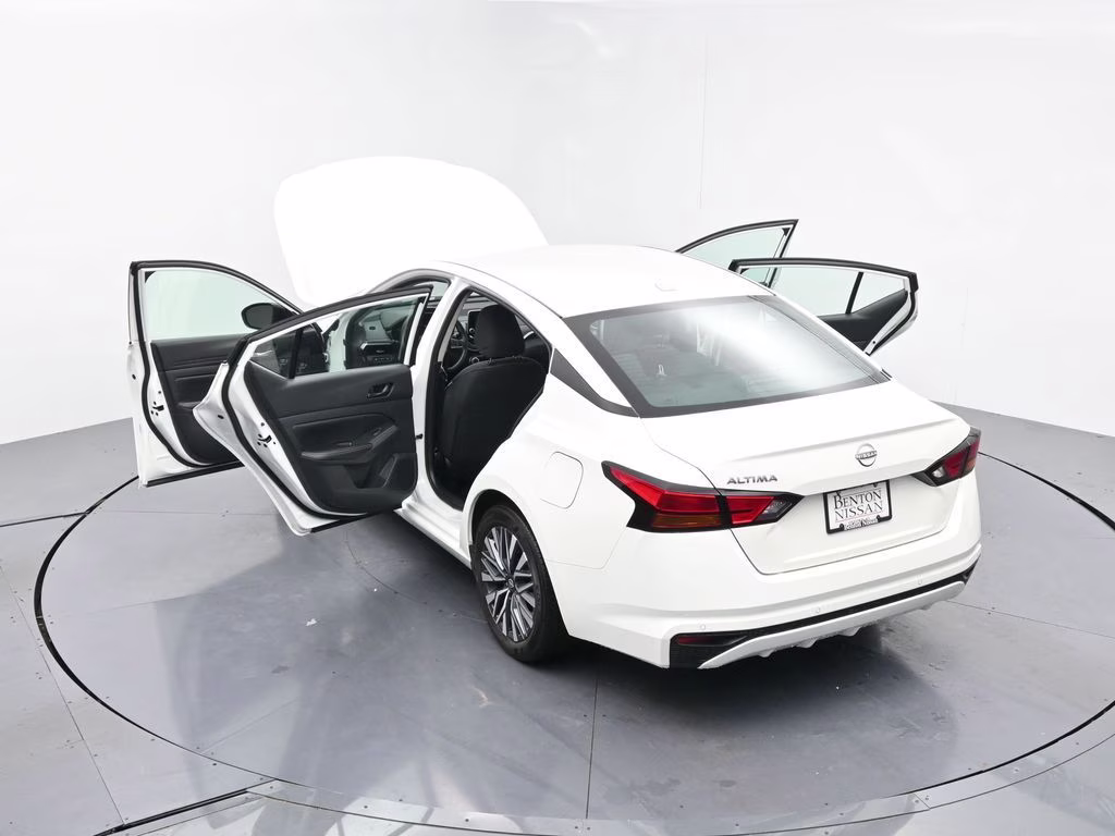 2025 Glacier White Nissan Altima 2.5 SV FWD Sedan
