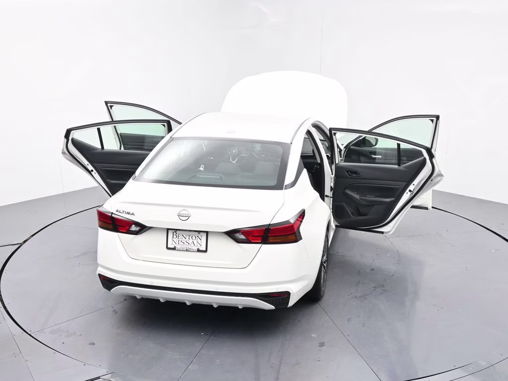 2025 Glacier White Nissan Altima 2.5 SV FWD Sedan