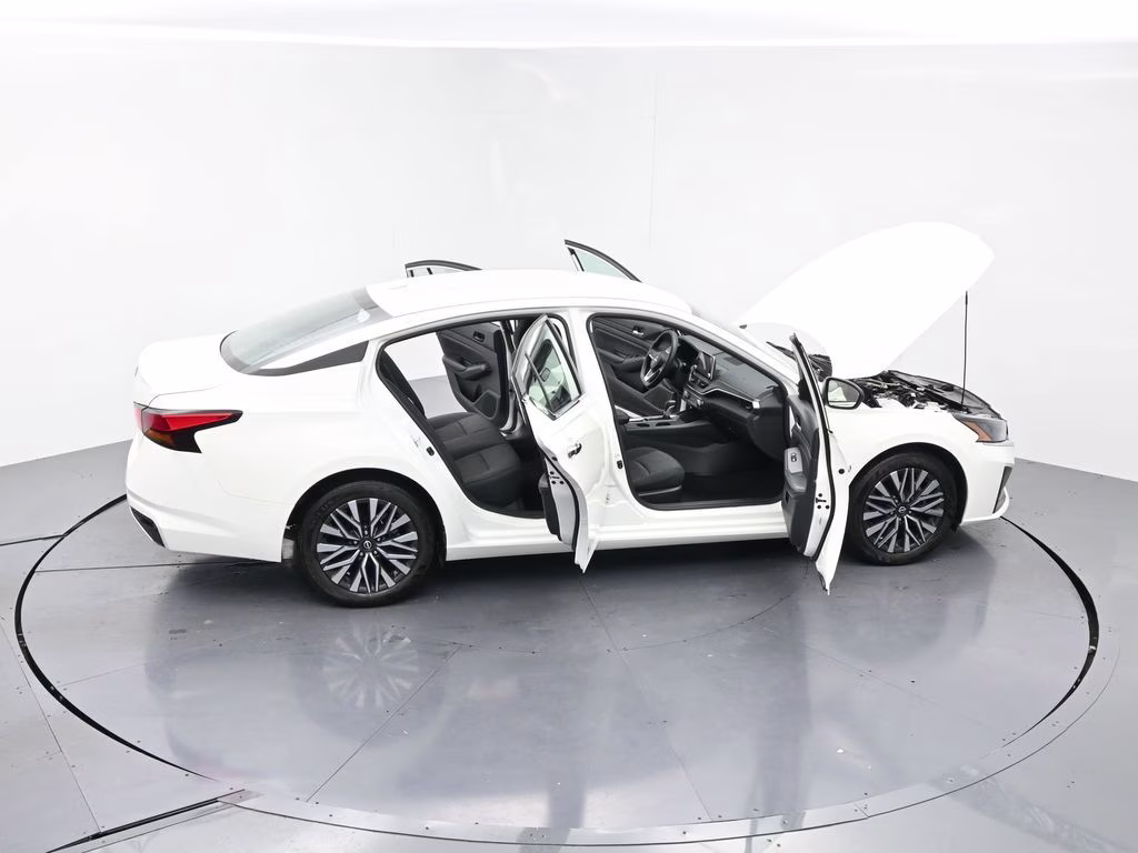 2025 Glacier White Nissan Altima 2.5 SV FWD Sedan