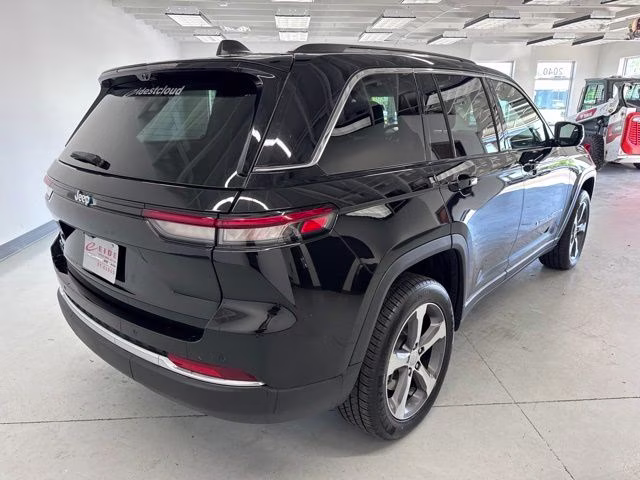 2023 Diamond Black Crystal Pearlcoat Jeep Grand Cherokee 4xe 4X4 SUV