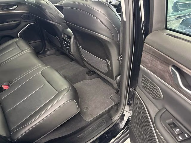 2023 Diamond Black Crystal Pearlcoat Jeep Grand Cherokee 4xe 4X4 SUV