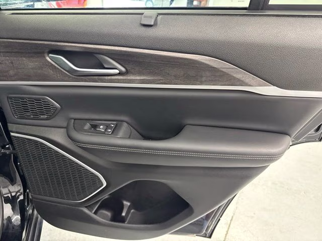 2023 Diamond Black Crystal Pearlcoat Jeep Grand Cherokee 4xe 4X4 SUV