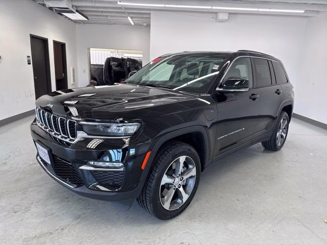 2023 Diamond Black Crystal Pearlcoat Jeep Grand Cherokee 4xe 4X4 SUV