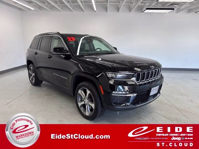 2023 Diamond Black Crystal Pearlcoat Jeep Grand Cherokee 4xe 4X4 SUV
