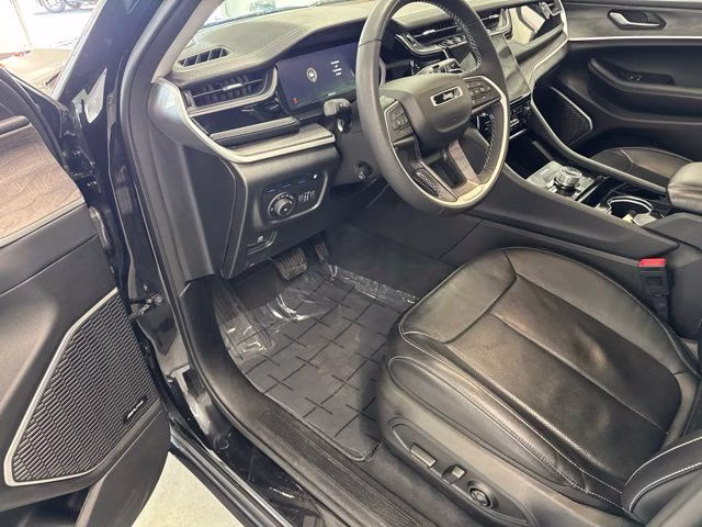 2023 Diamond Black Crystal Pearlcoat Jeep Grand Cherokee 4xe 4X4 SUV