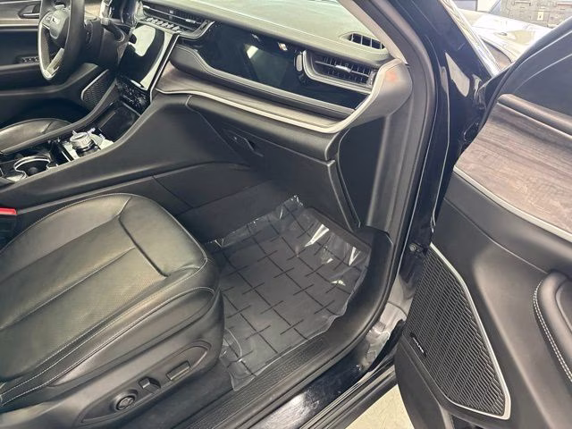 2023 Diamond Black Crystal Pearlcoat Jeep Grand Cherokee 4xe 4X4 SUV