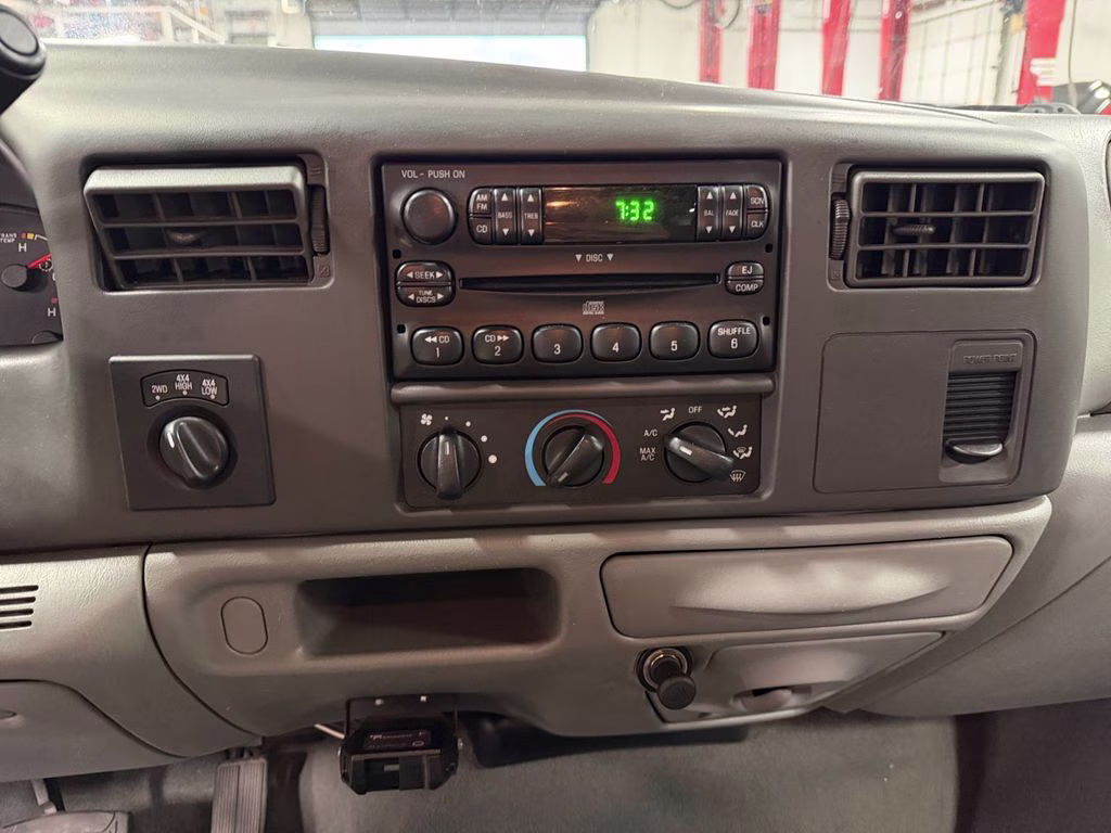 2004 Medium Wedgewood Blue Clearcoat Metallic Ford Super Duty F-350 SRW XLT 4X4 Truck