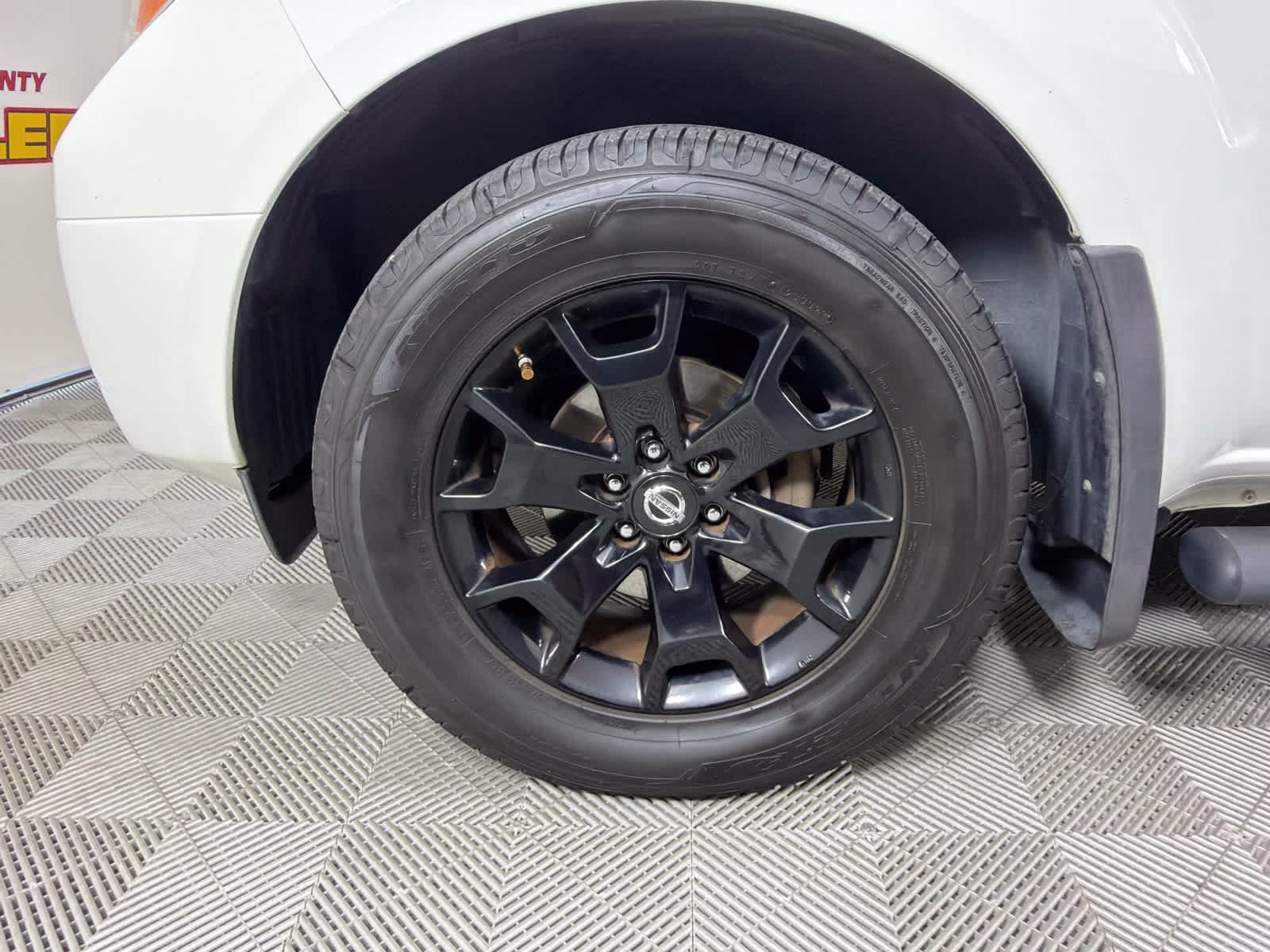 2018 Glacier White Nissan Frontier SV V6 RWD Truck