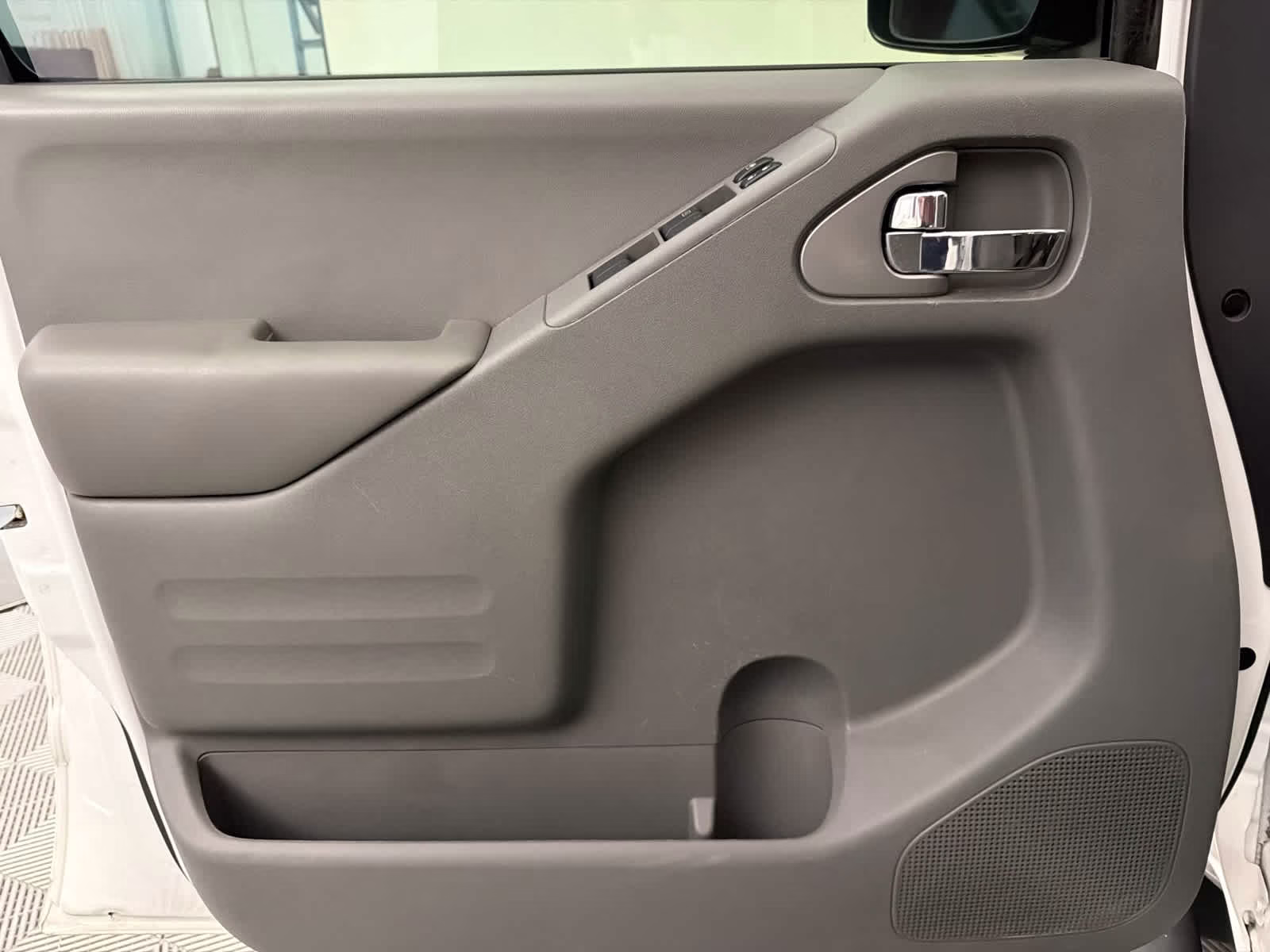 2018 Glacier White Nissan Frontier SV V6 RWD Truck