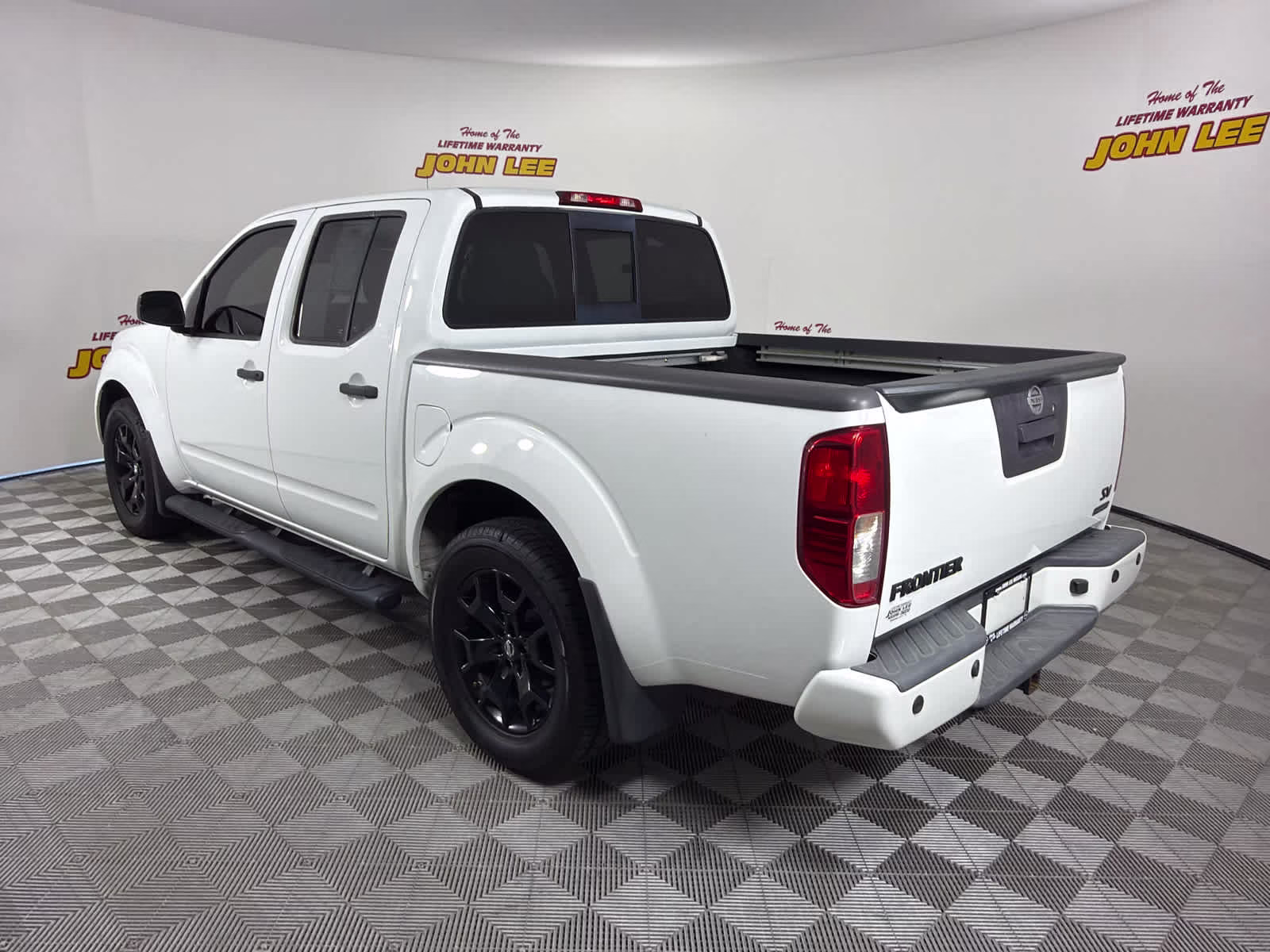 2018 Glacier White Nissan Frontier SV V6 RWD Truck