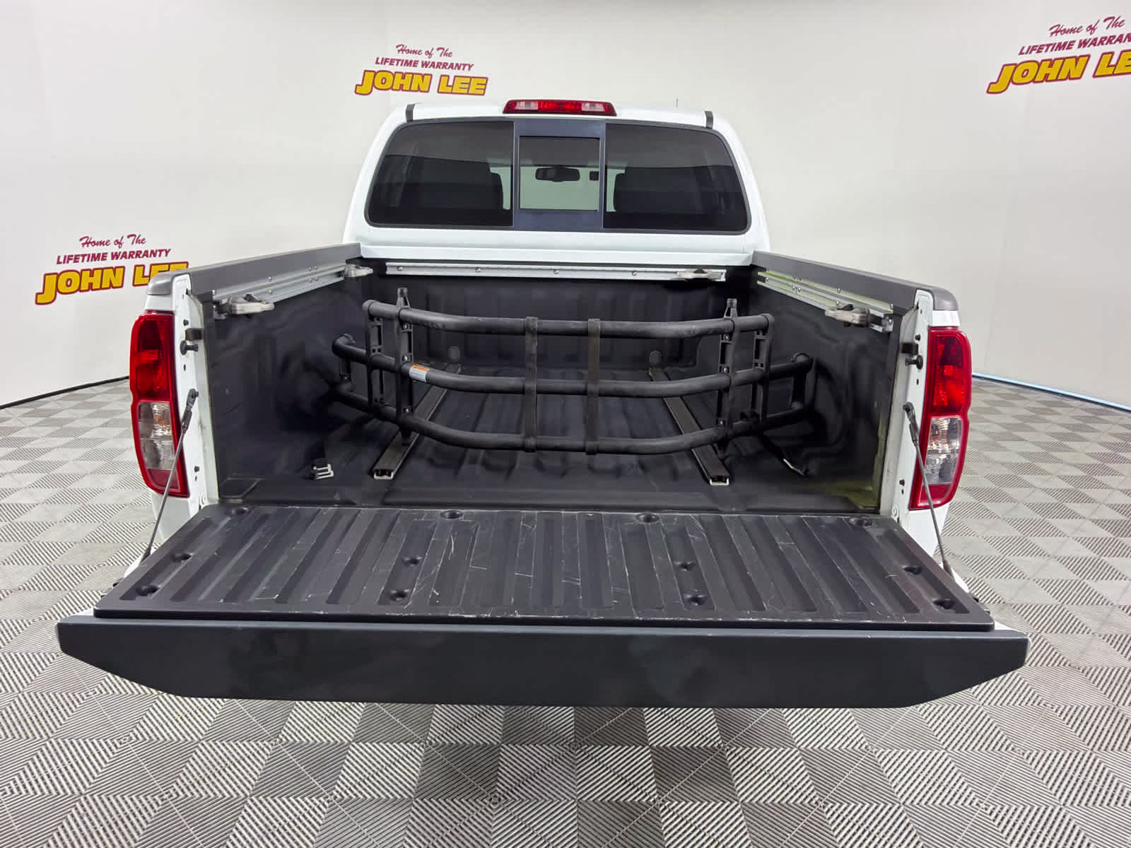 2018 Glacier White Nissan Frontier SV V6 RWD Truck