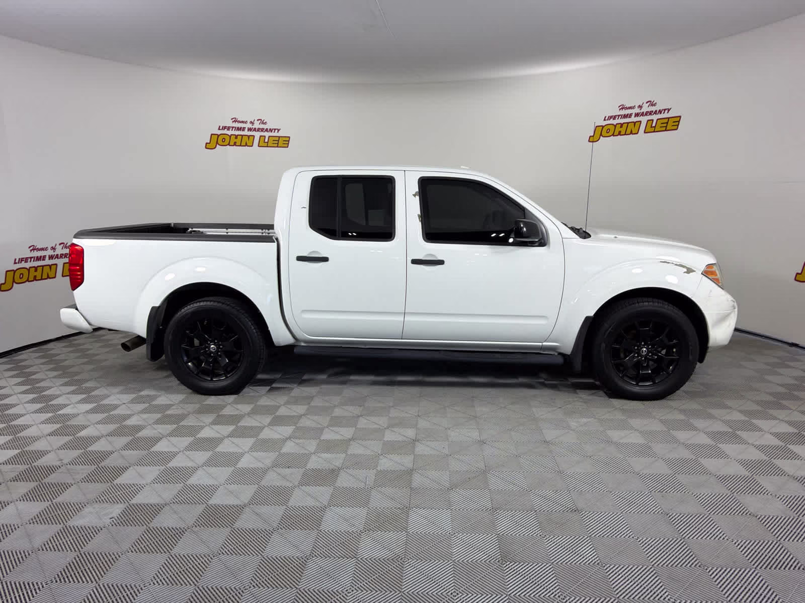 2018 Glacier White Nissan Frontier SV V6 RWD Truck