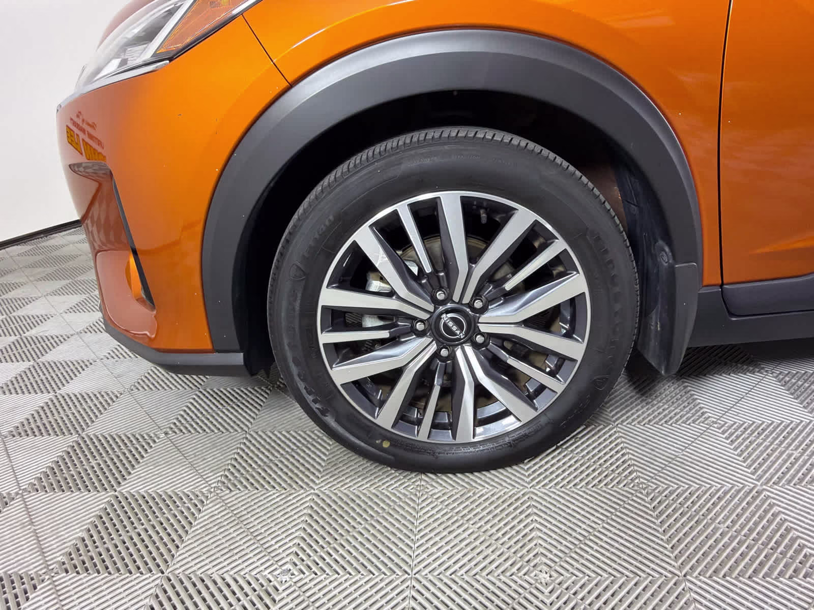 2023 Monarch Orange Metallic/Super Black Nissan Kicks SV FWD SUV