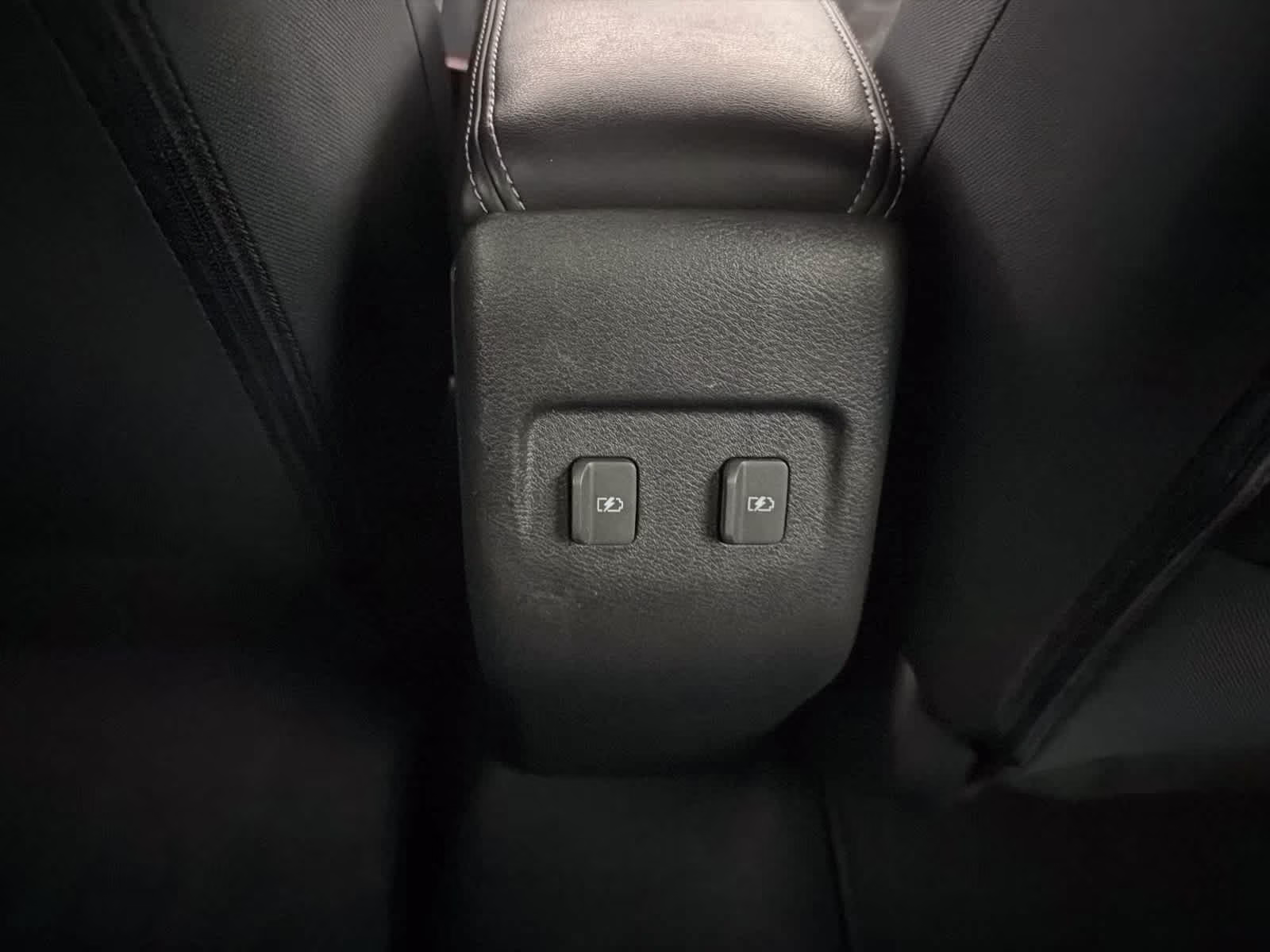 2023 Monarch Orange Metallic/Super Black Nissan Kicks SV FWD SUV