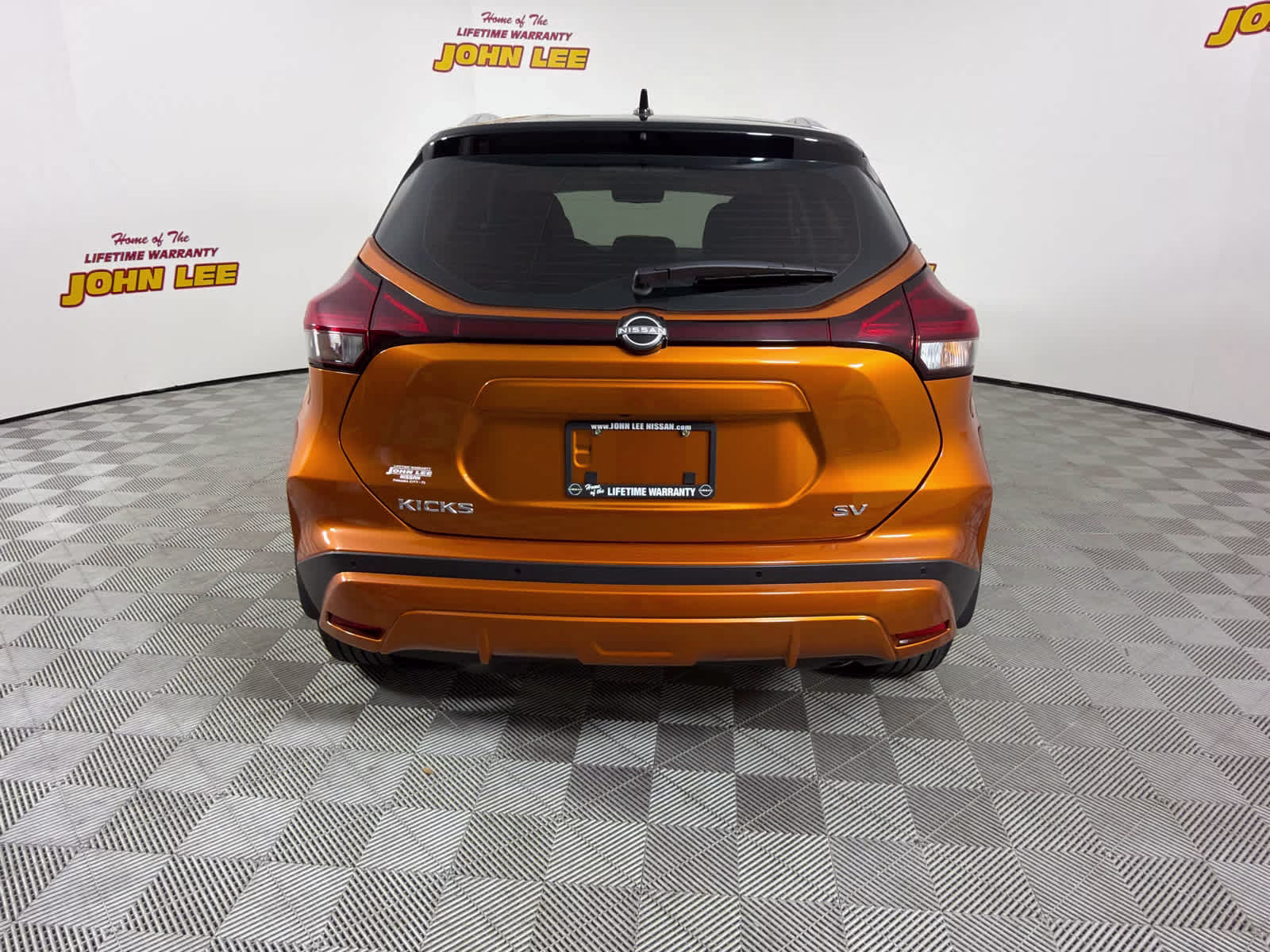 2023 Monarch Orange Metallic/Super Black Nissan Kicks SV FWD SUV