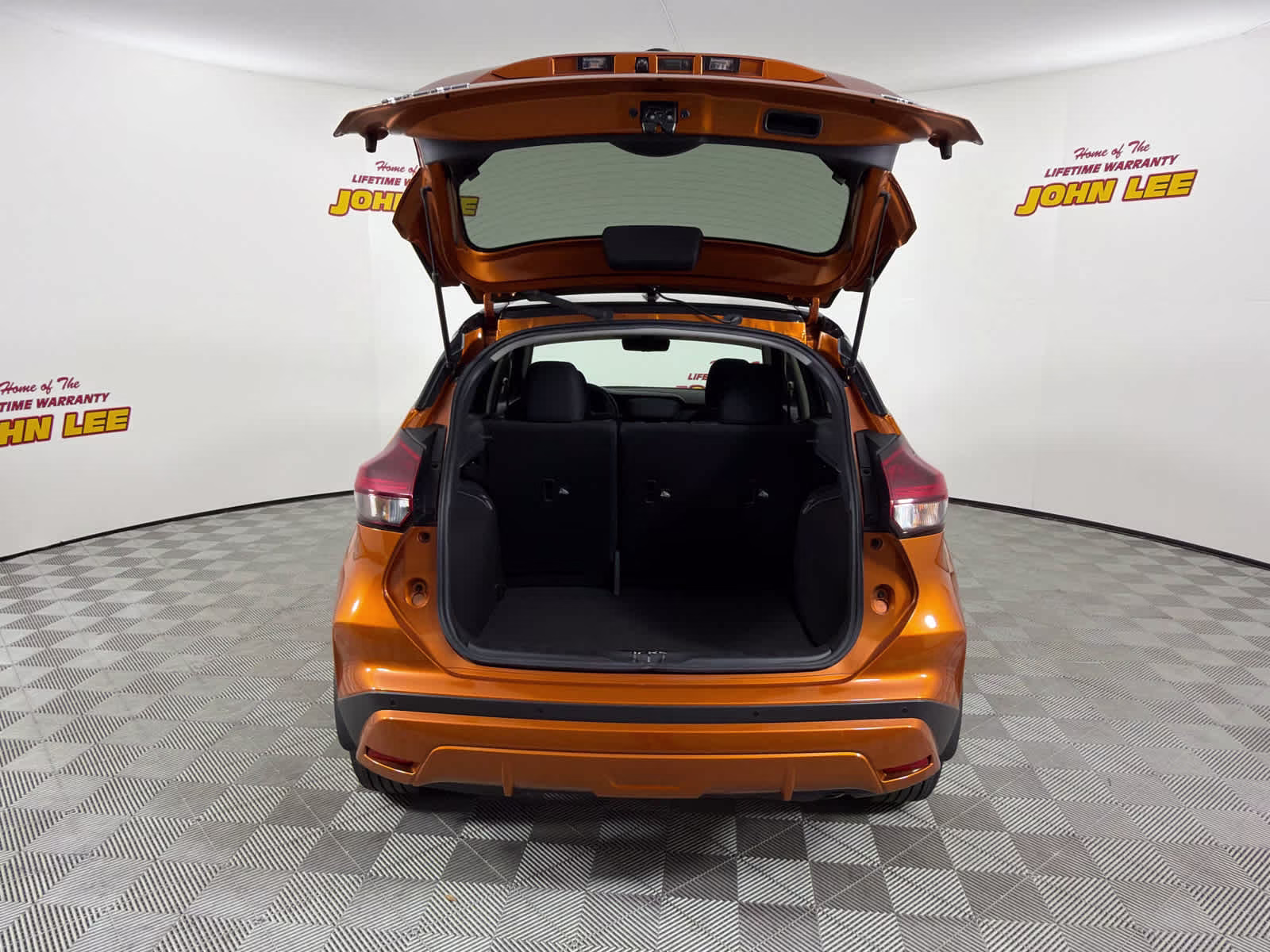 2023 Monarch Orange Metallic/Super Black Nissan Kicks SV FWD SUV