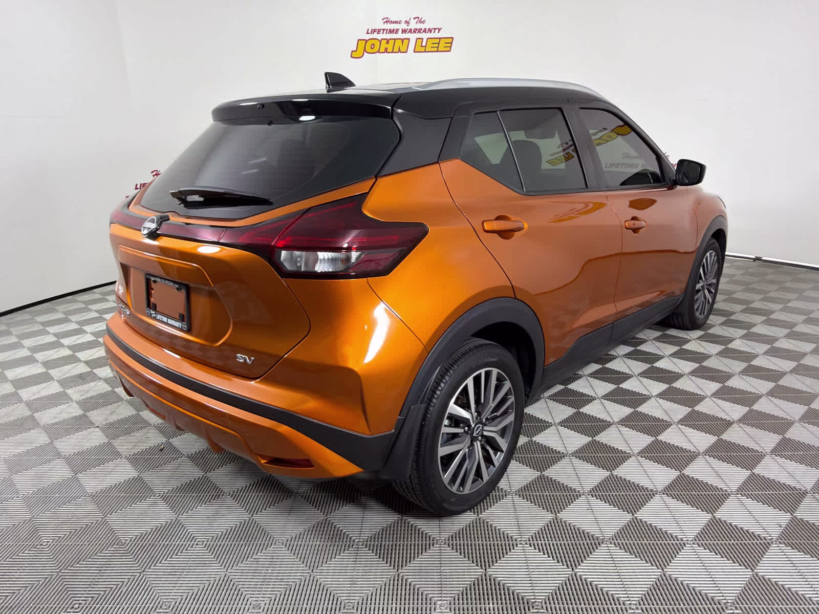 2023 Monarch Orange Metallic/Super Black Nissan Kicks SV FWD SUV