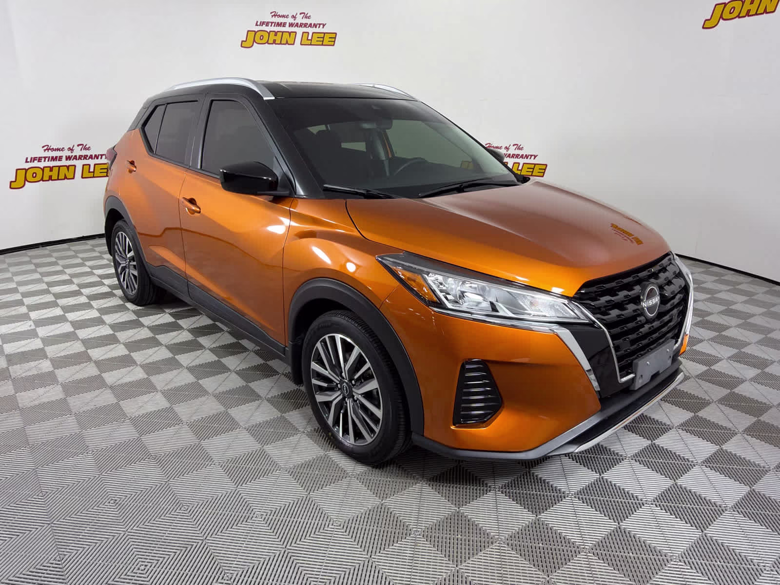 2023 Monarch Orange Metallic/Super Black Nissan Kicks SV FWD SUV