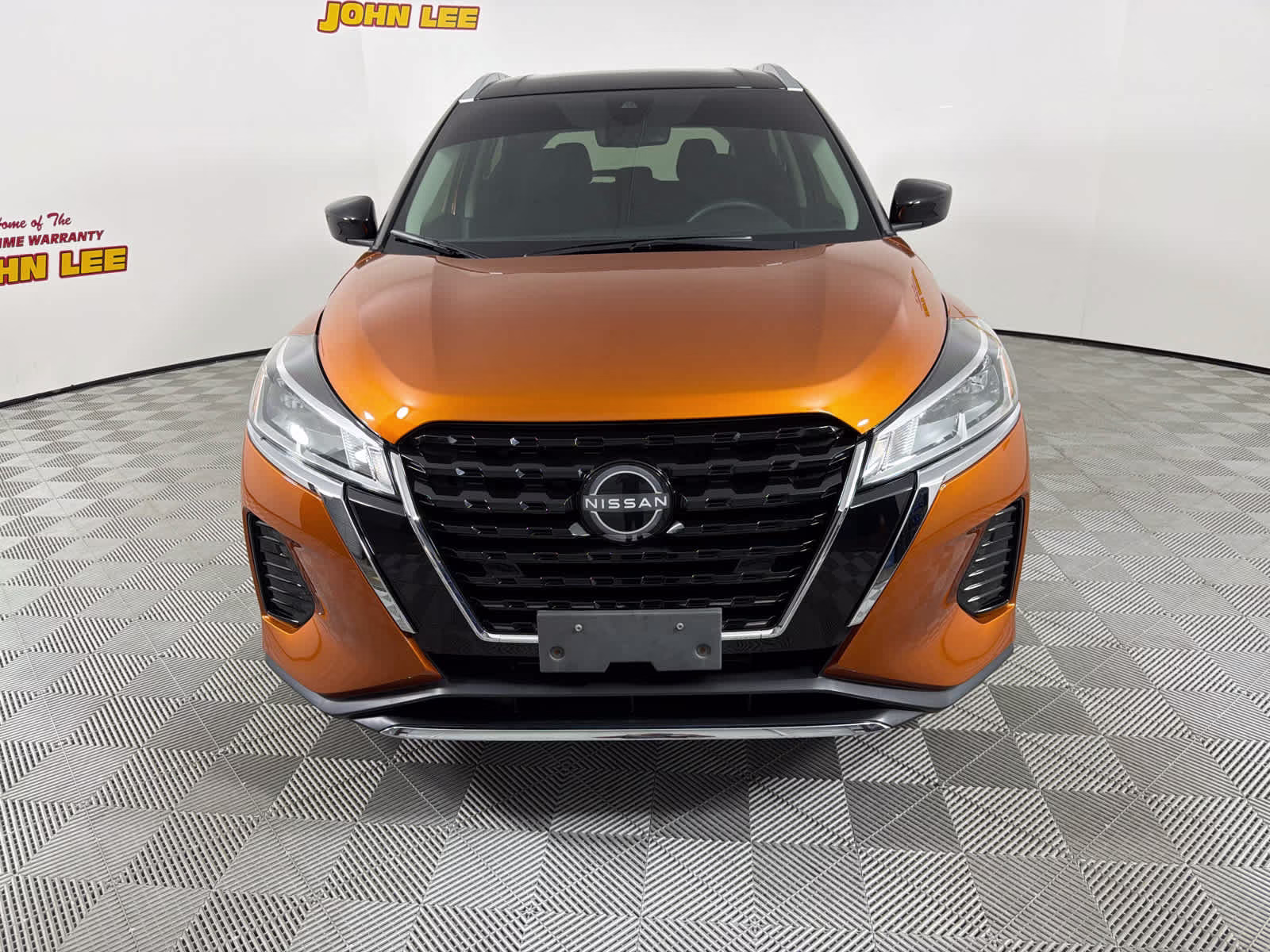 2023 Monarch Orange Metallic/Super Black Nissan Kicks SV FWD SUV