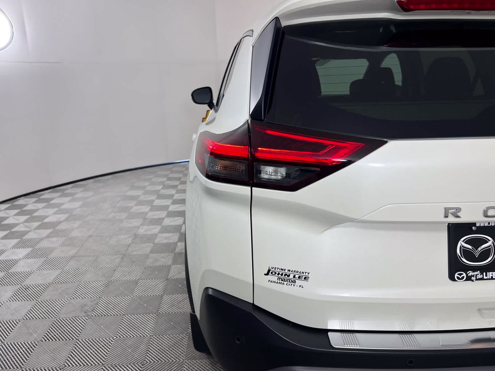 2023 Pearl White Tricoat Nissan Rogue SV FWD SUV