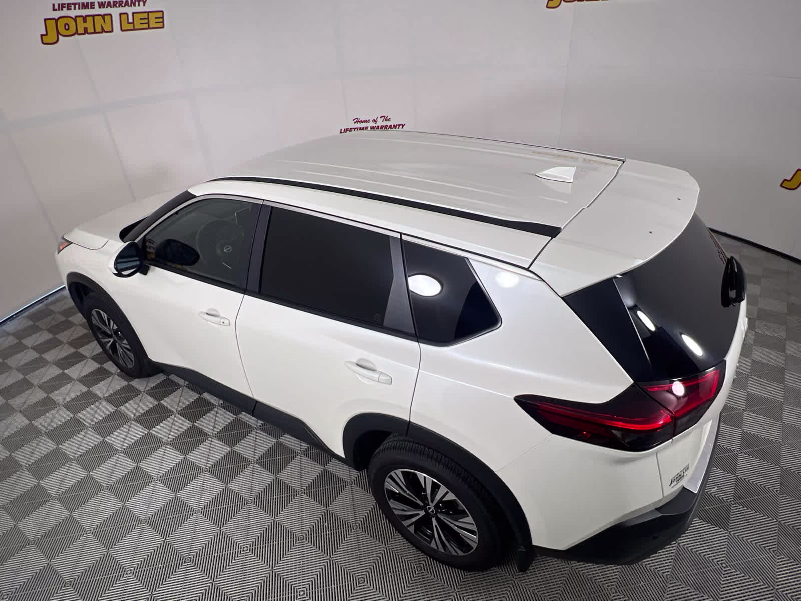 2023 Pearl White Tricoat Nissan Rogue SV FWD SUV