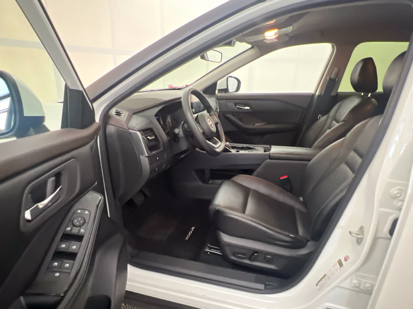 2023 Pearl White Tricoat Nissan Rogue SV FWD SUV