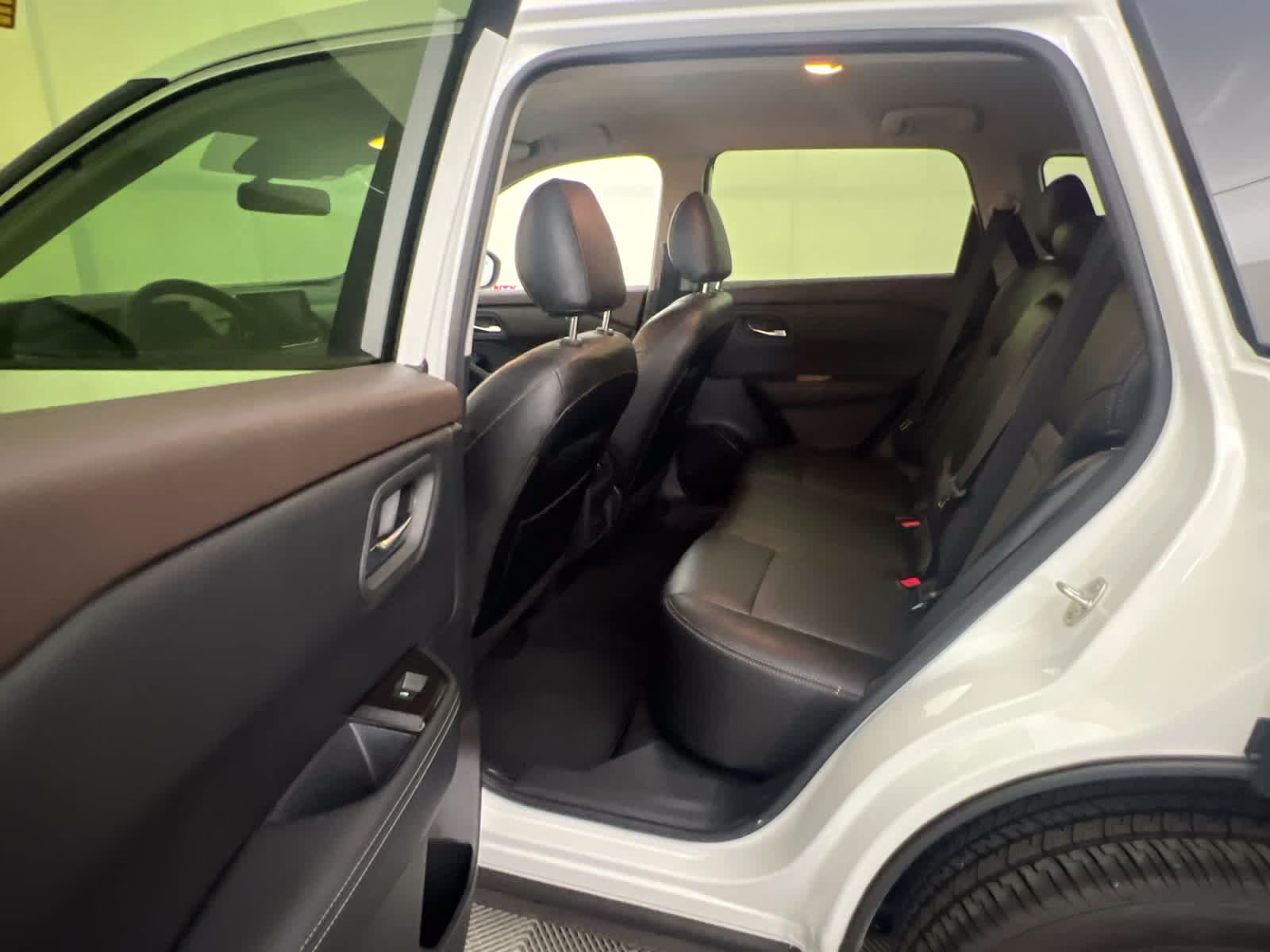 2023 Pearl White Tricoat Nissan Rogue SV FWD SUV