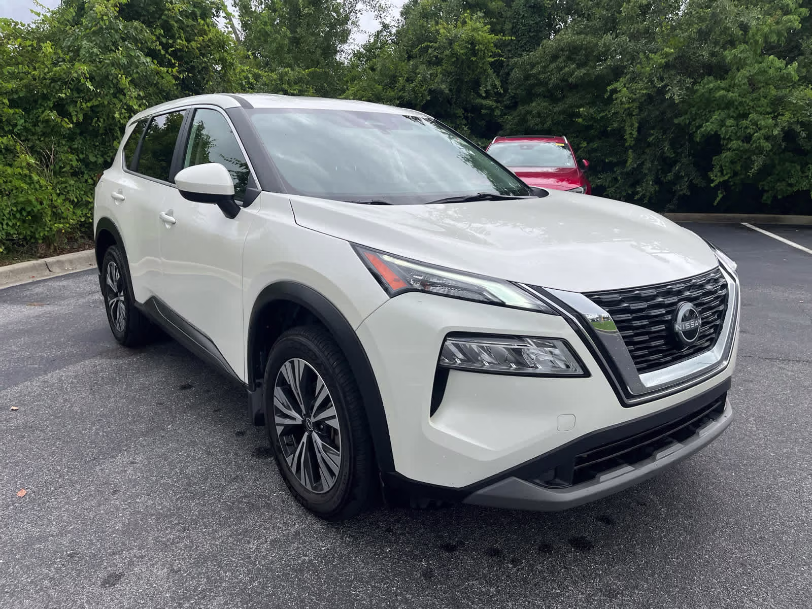 2023 Pearl White Tricoat Nissan Rogue SV FWD SUV