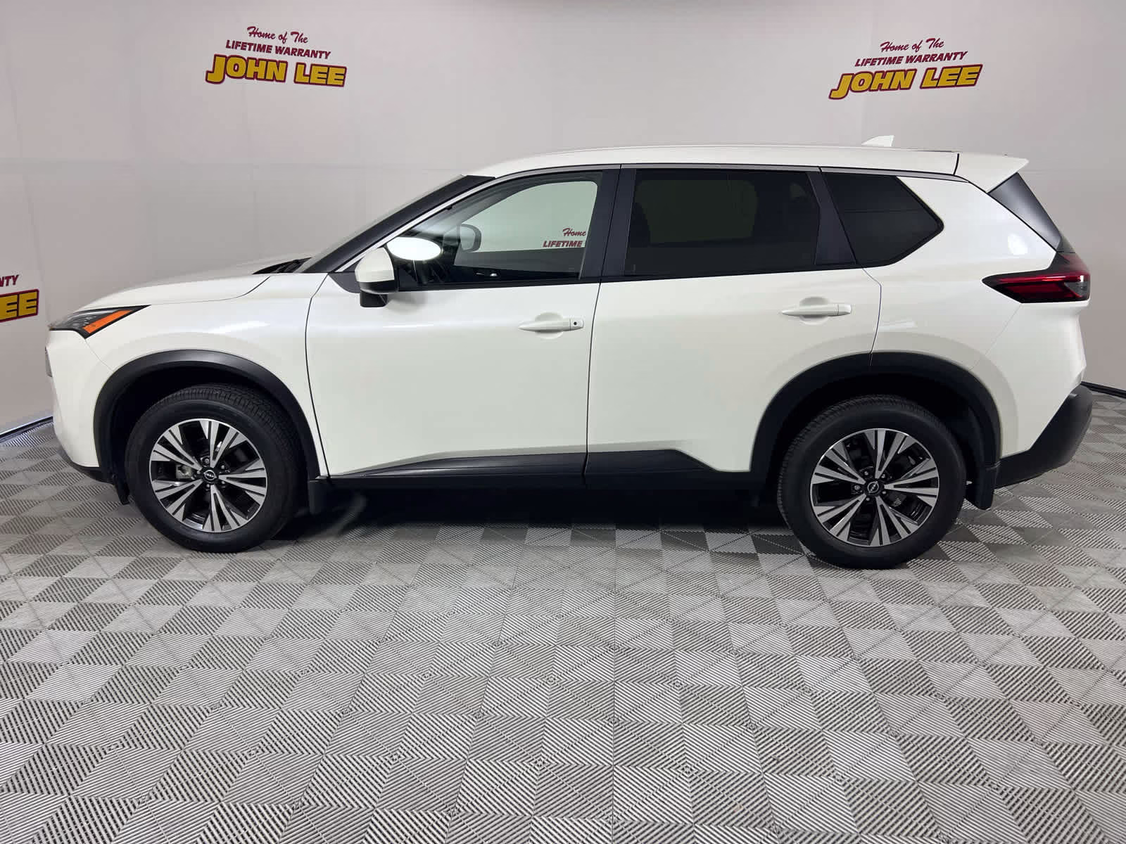 2023 Pearl White Tricoat Nissan Rogue SV FWD SUV