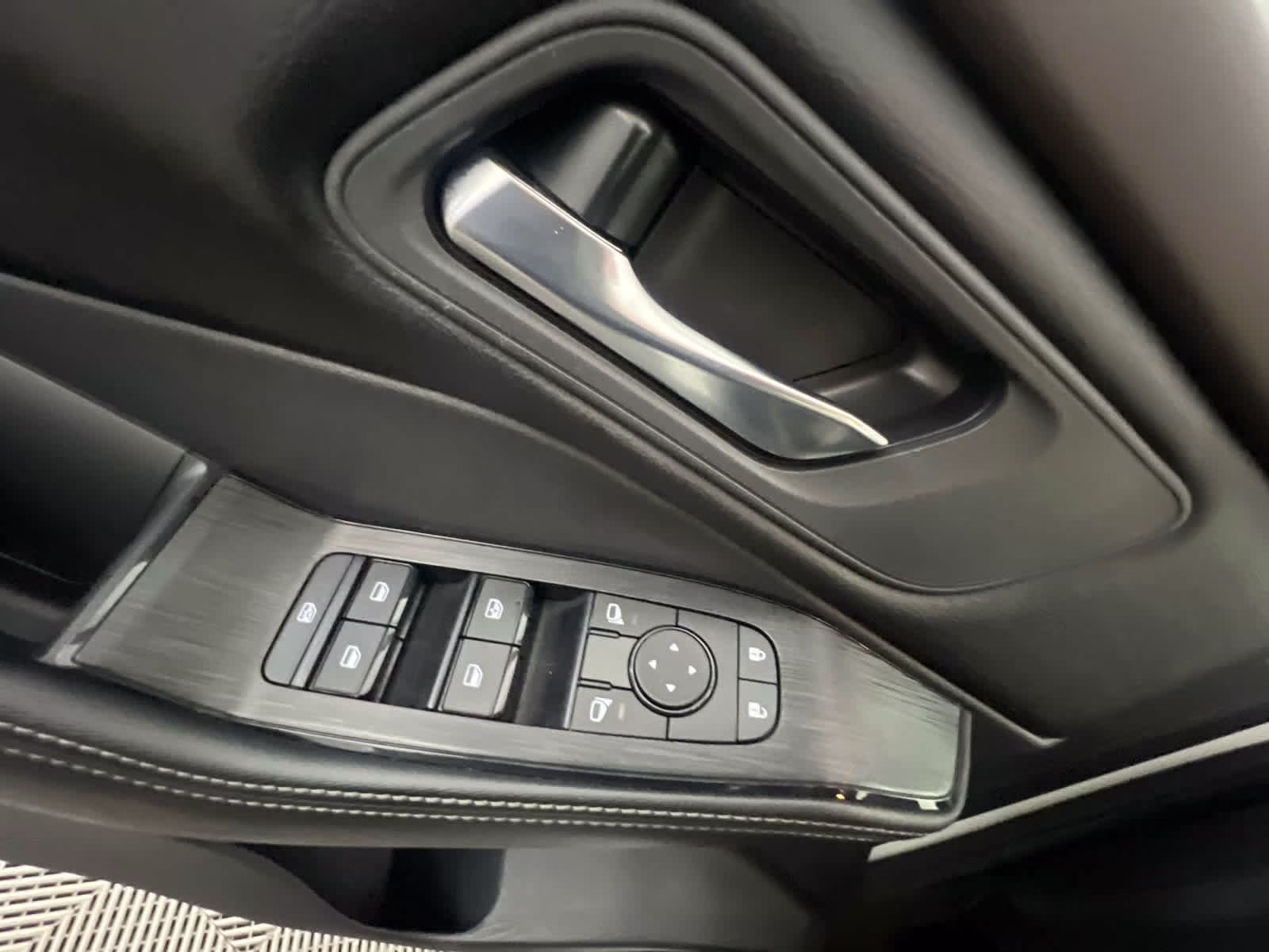 2023 Pearl White Tricoat Nissan Rogue SV FWD SUV