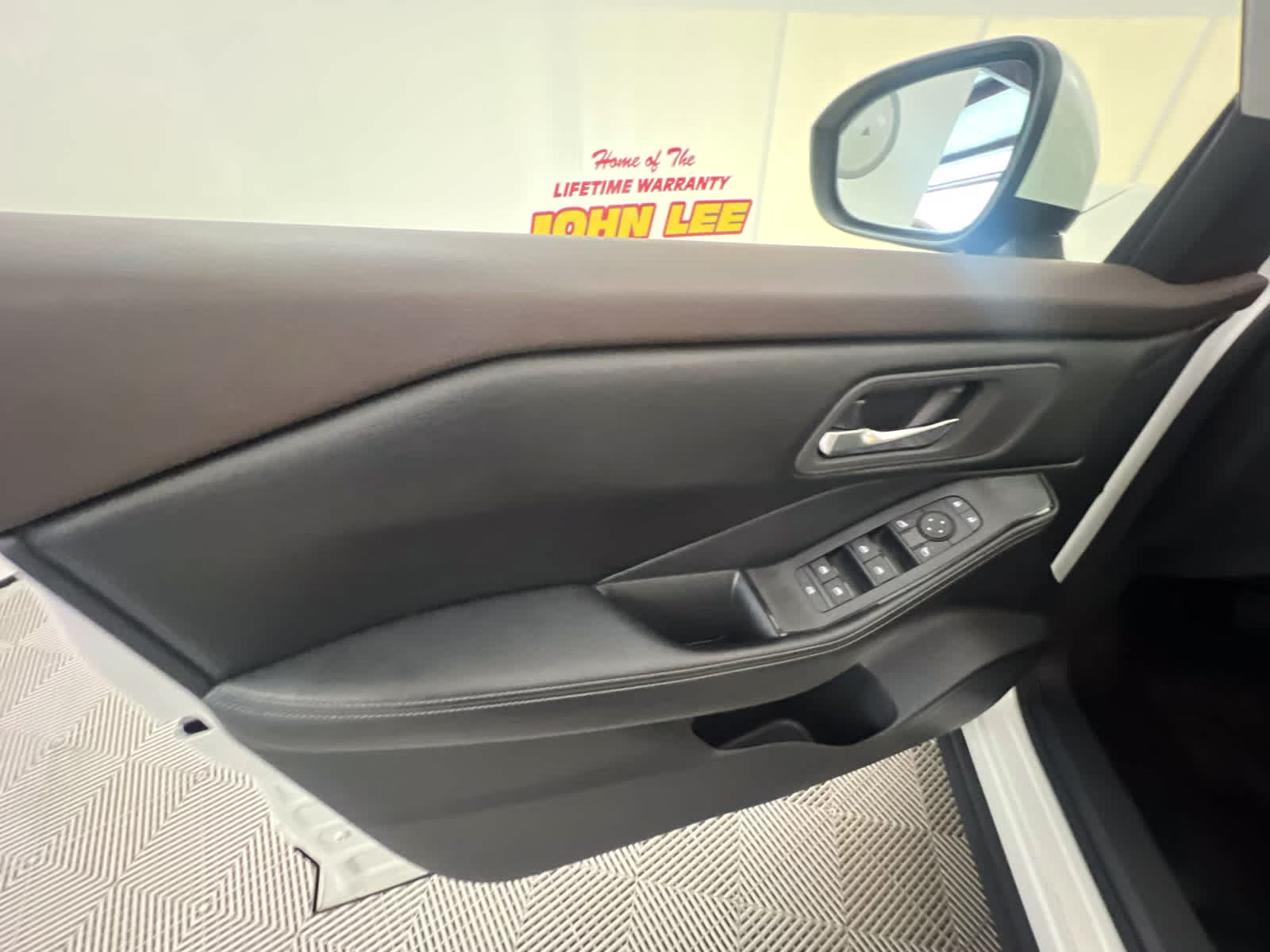 2023 Pearl White Tricoat Nissan Rogue SV FWD SUV