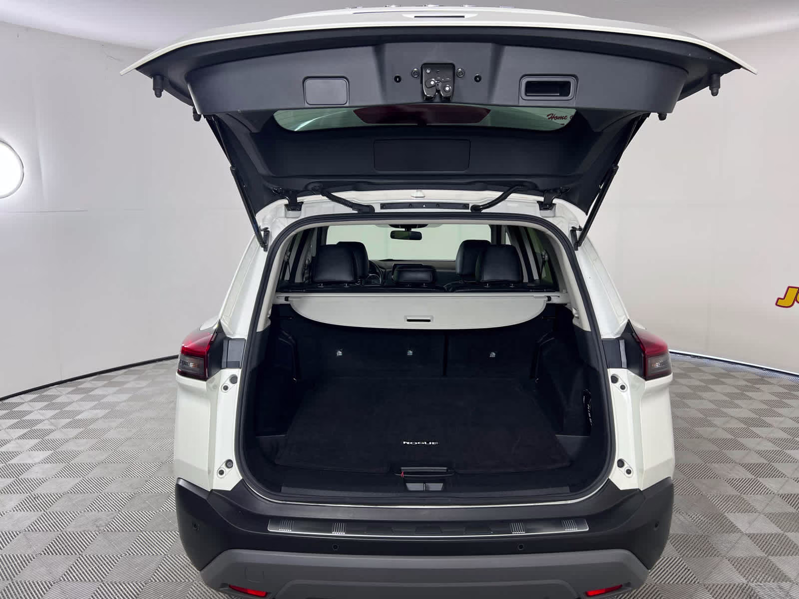 2023 Pearl White Tricoat Nissan Rogue SV FWD SUV