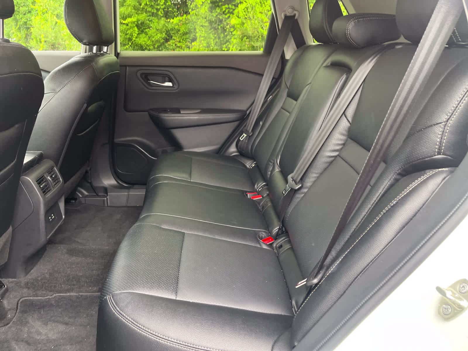 2023 Pearl White Tricoat Nissan Rogue SV FWD SUV