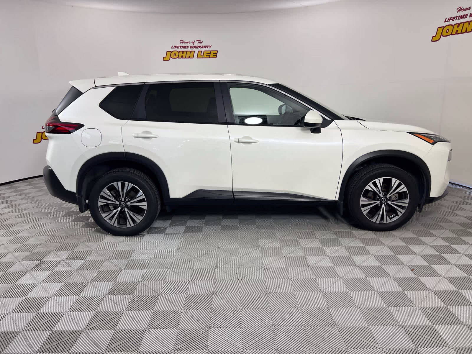 2023 Pearl White Tricoat Nissan Rogue SV FWD SUV
