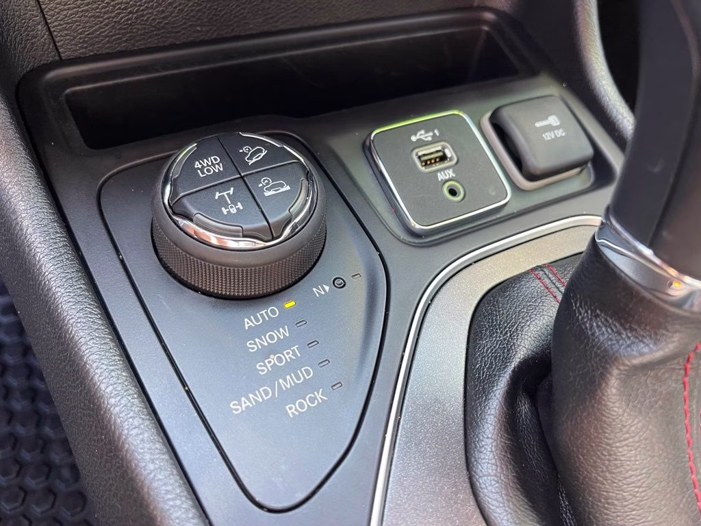 2020 Hydro Blue Pearlcoat Jeep Cherokee Trailhawk 4X4 SUV