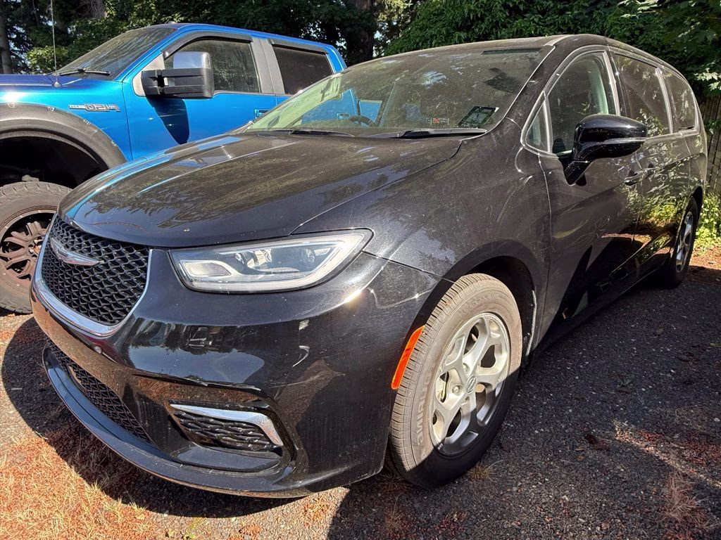 2024 Chrysler Pacifica Limited's photo