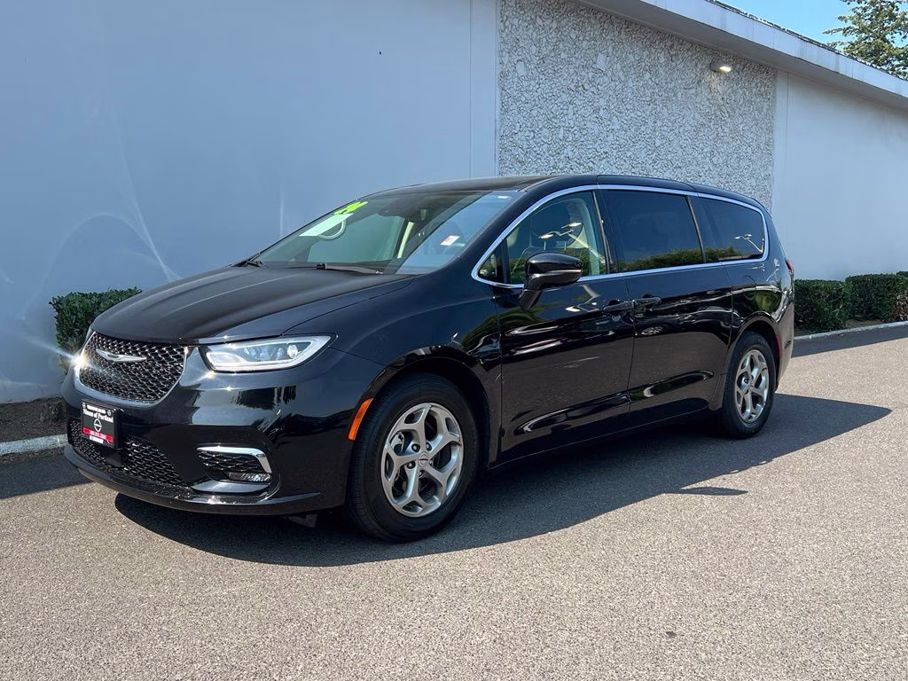 2024 Diamond Black Crystal Pearlcoat Chrysler Pacifica Limited FWD Van