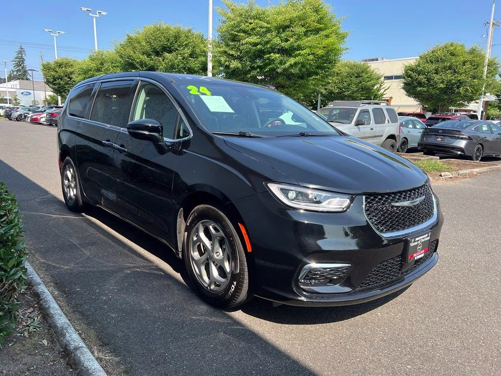 2024 Diamond Black Crystal Pearlcoat Chrysler Pacifica Limited FWD Van