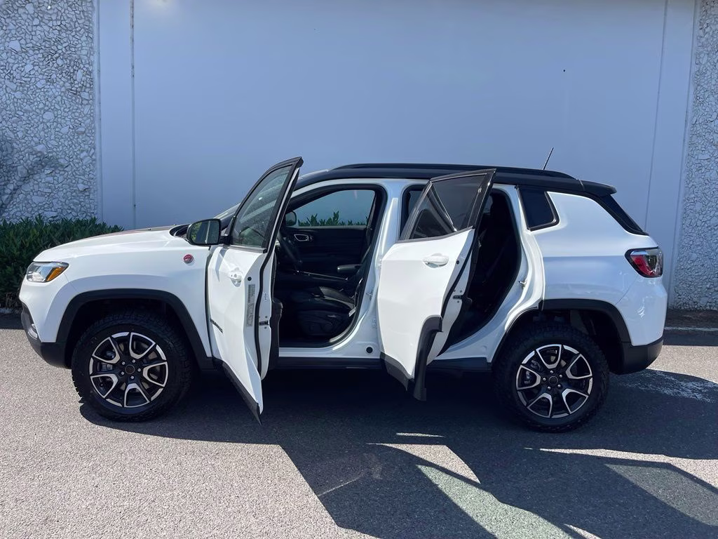 2025 Bright White Clearcoat Jeep Compass Trailhawk 4X4 SUV