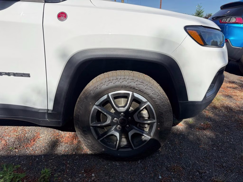 2025 Bright White Clearcoat Jeep Compass Trailhawk 4X4 SUV