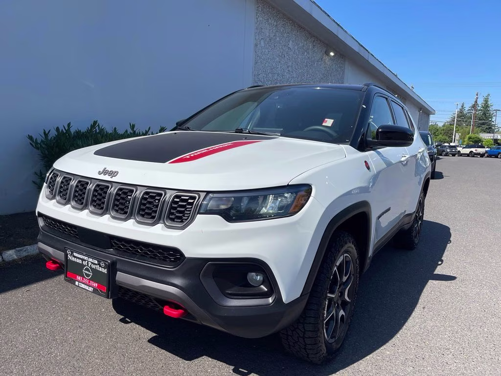 2025 Bright White Clearcoat Jeep Compass Trailhawk 4X4 SUV