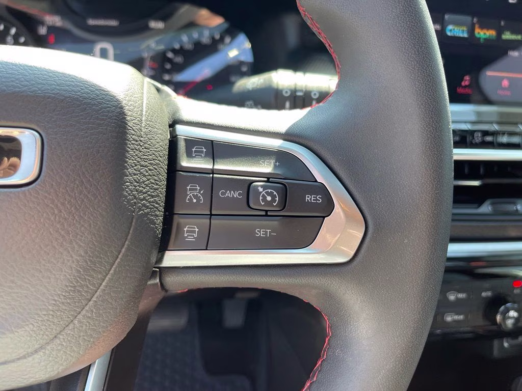 2025 Bright White Clearcoat Jeep Compass Trailhawk 4X4 SUV