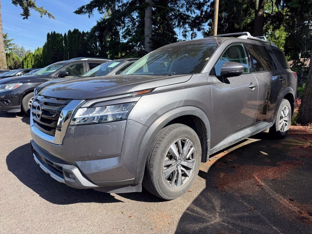 2024 Gun Metallic Nissan Pathfinder SL 4X4 SUV
